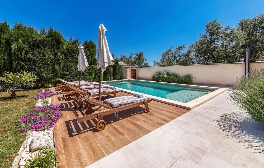 Amazing Home in Liznjan With Wifi and 3 Bedrooms