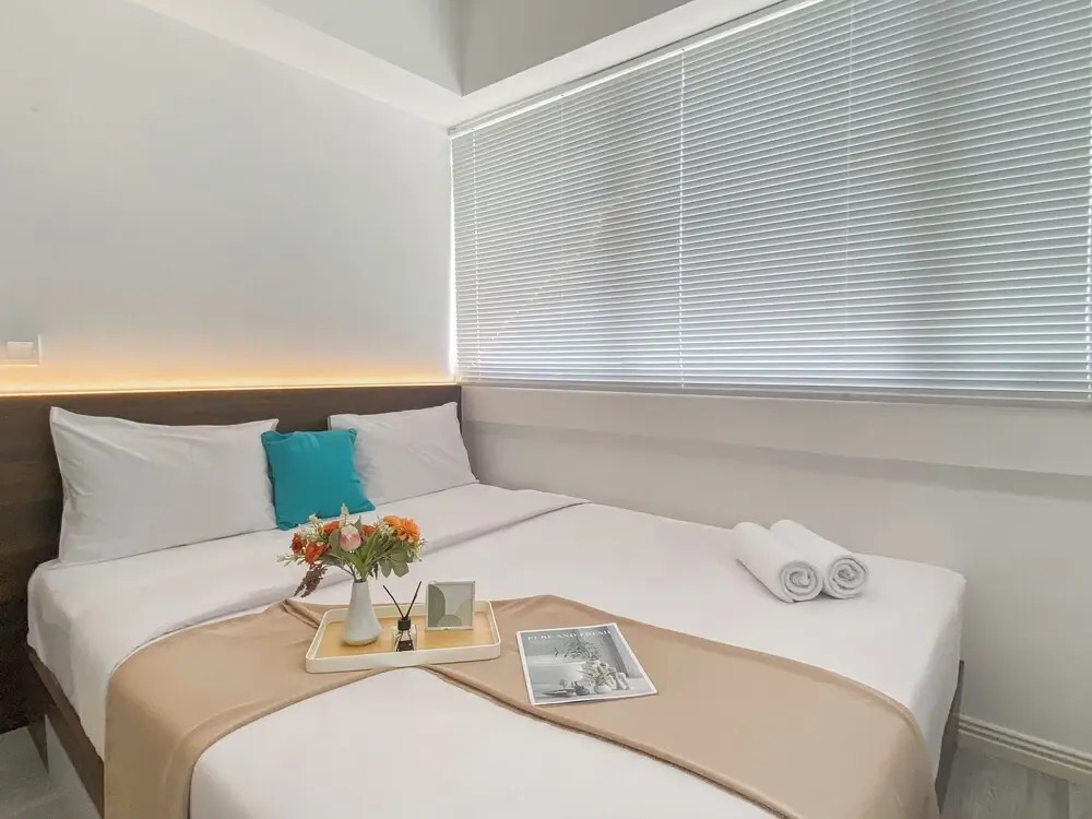 Homey And Modern Look 3Br At Meikarta With Balcon Apartment