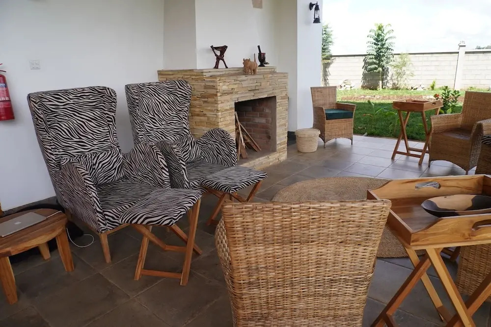 Moyoni Africa Lodge & Tours