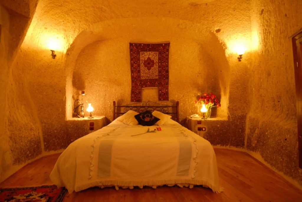 Travellers Cave Hotel