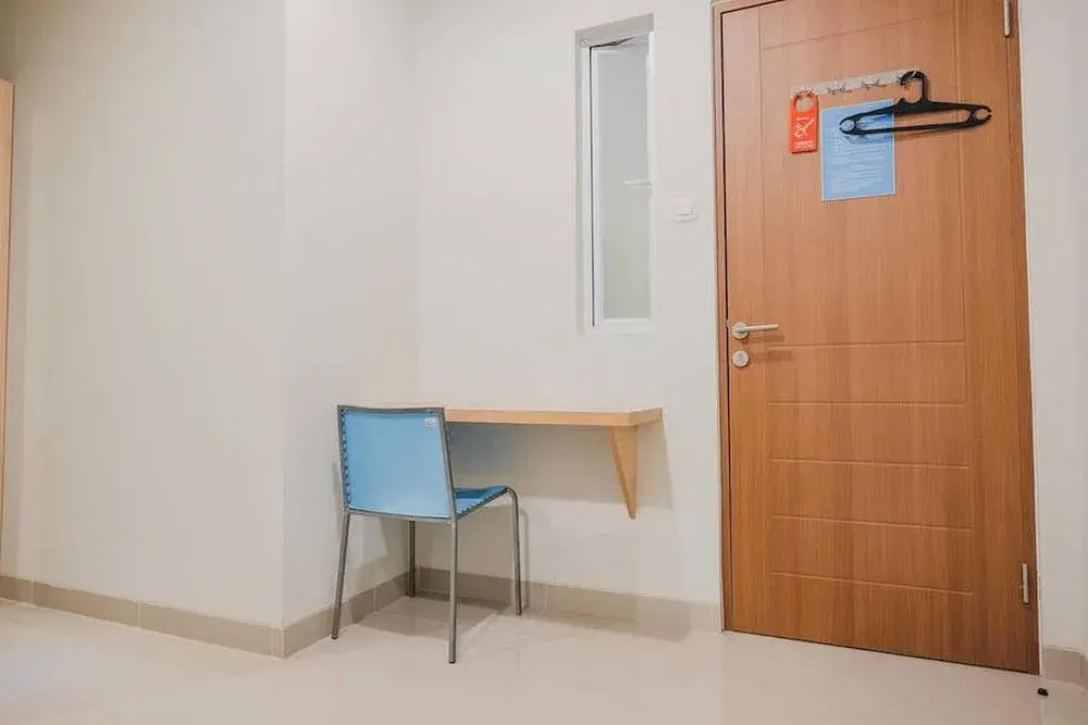 RedDoorz Plus near Soekarno Hatta Airport Taman Mahkota