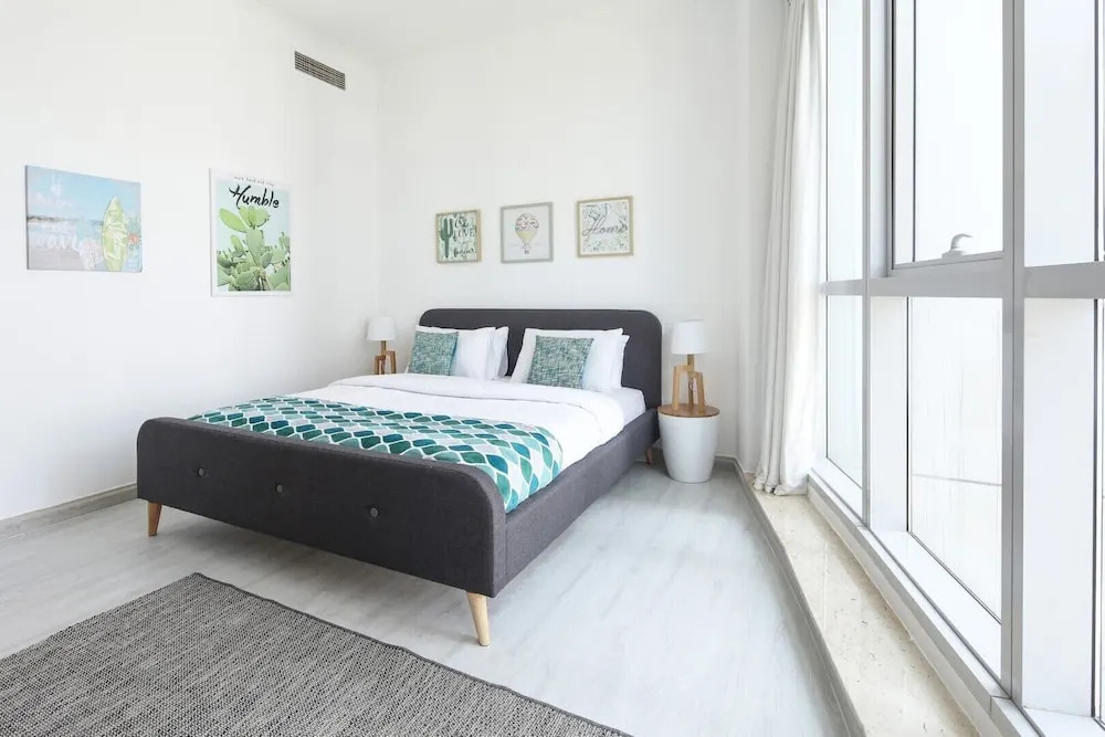 Modern + Light 2BR in Dubai Marina w/ Sea Views!