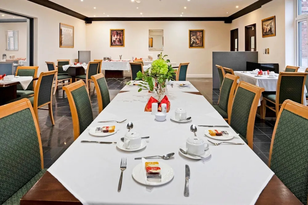 OYO The Baltimore Hotel