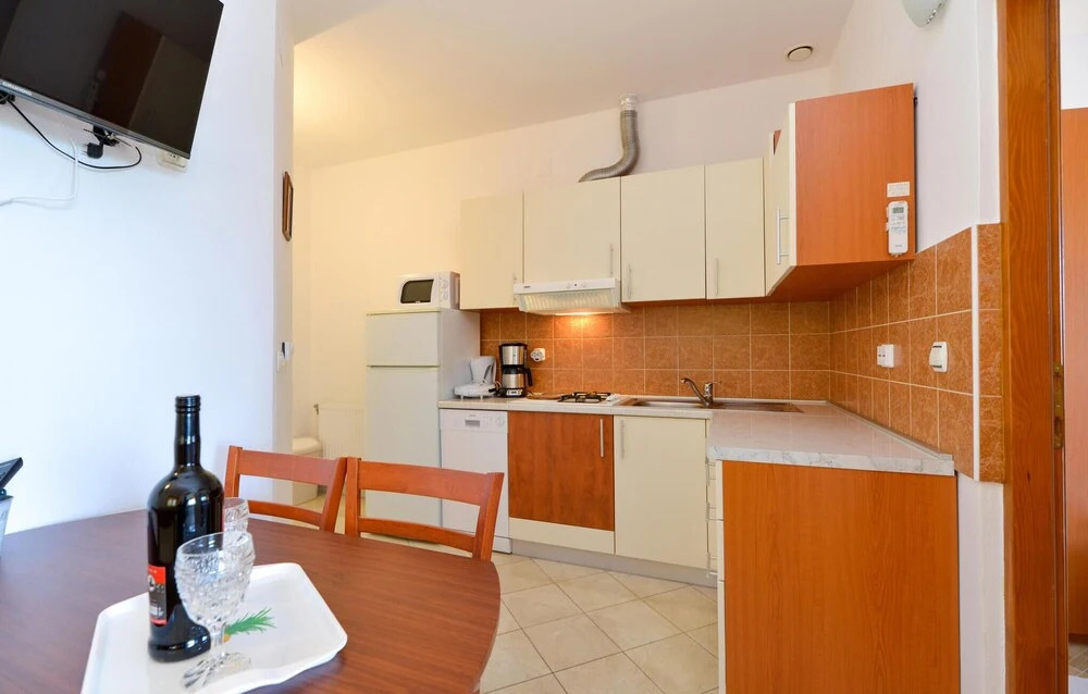 Nice Apartment in Starigrad Paklenica With Wifi and 2 Bedrooms