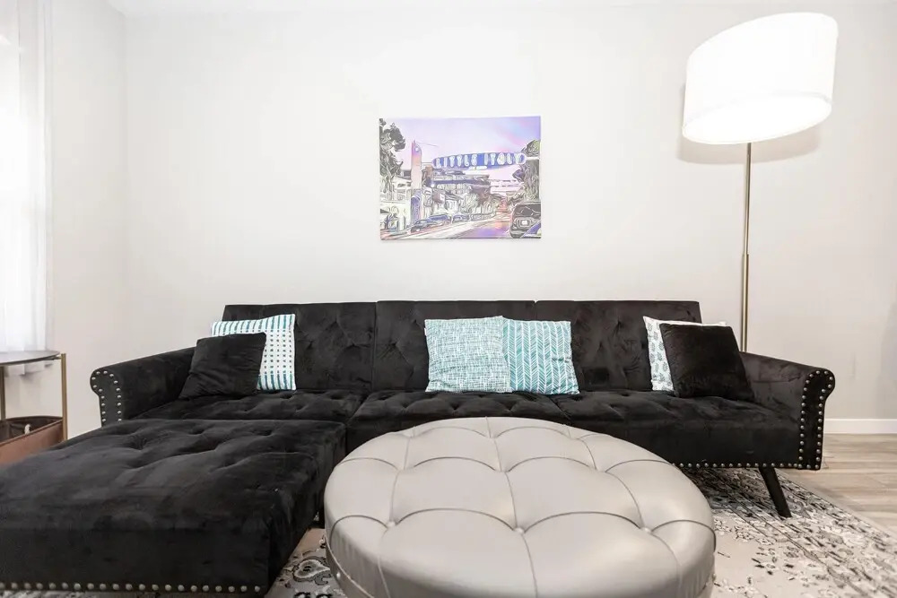 204 Stylish King Bed Suite