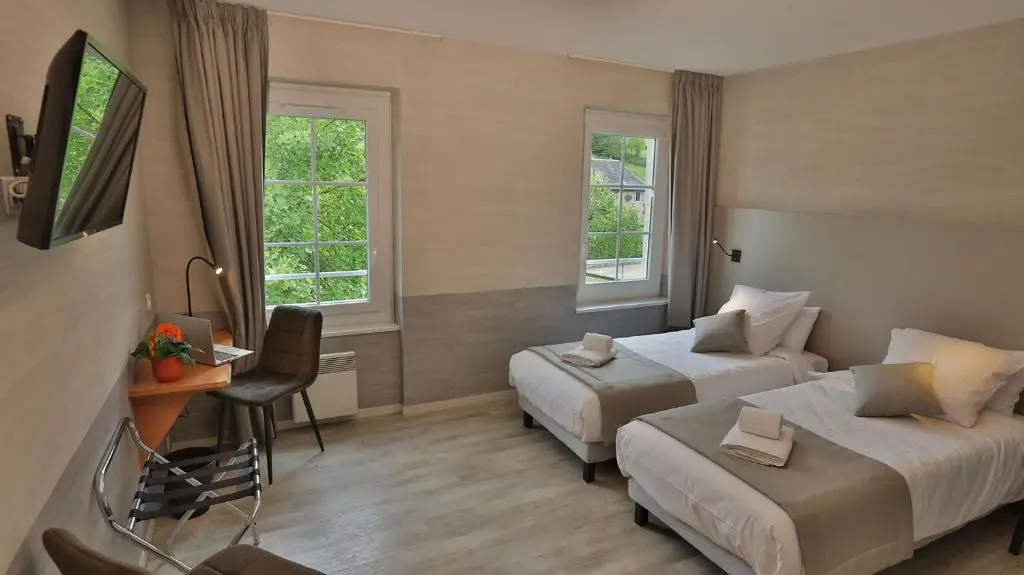 LOGIS HOTEL LHÔTEL DES BAINS - Salles-la-Source