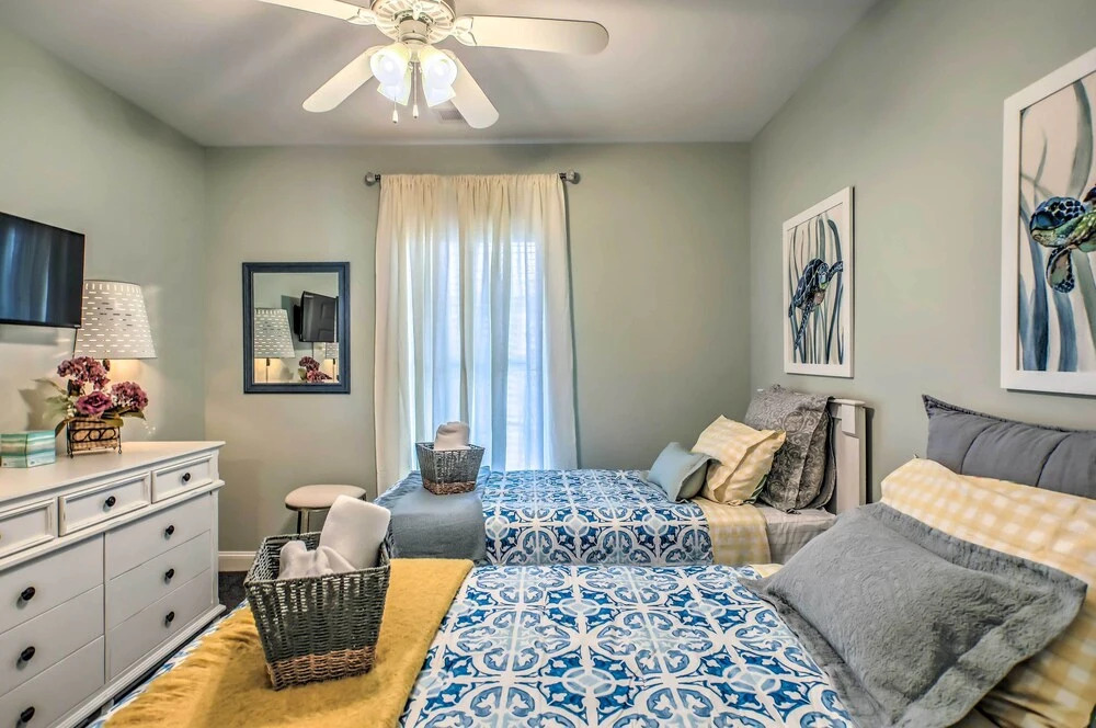 'No Rush Fore' Condo Near Beaches & Golfing!