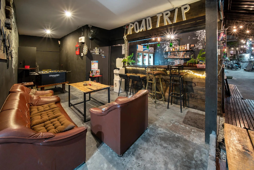 Eclipse Hostel and Bar