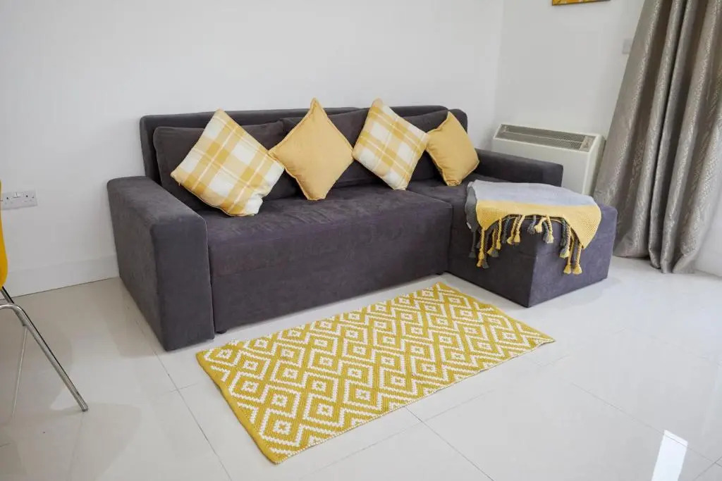 Spire View - 1 Bedroom, sleeps 4, parking Wifi