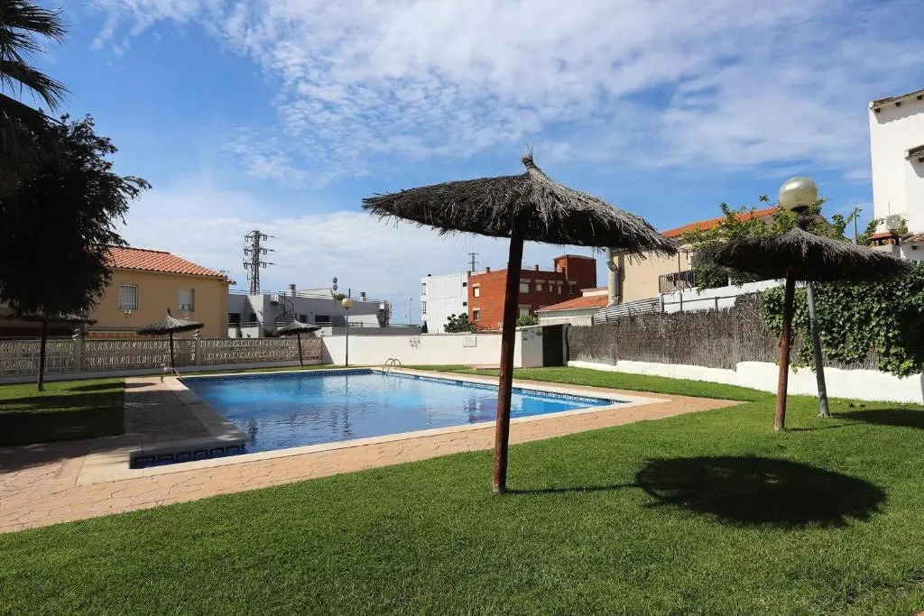 AT131 Aire acondicionado, comunidad con piscina, playa a 800m