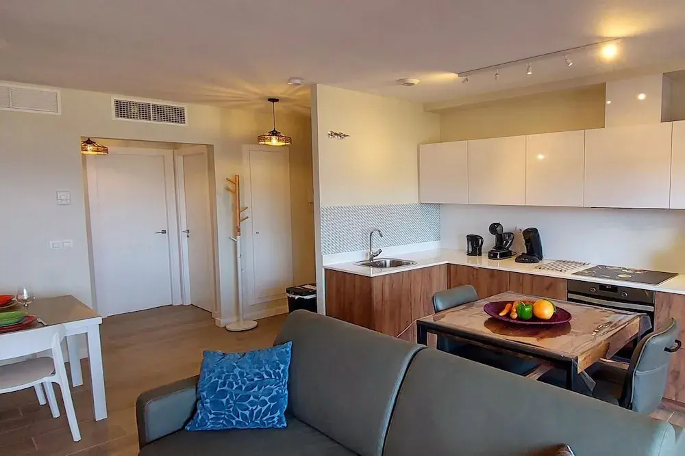 Flat in Villajoyosa with Sea Views & Pool