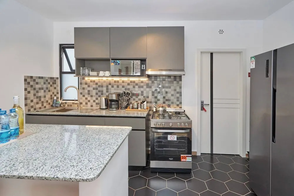 Sunset Escape Apartment Modern & Spacious Two Bedroom in Tatu City