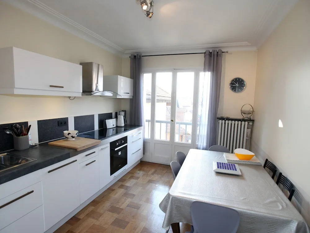 1 bedroom with elevator in downtown Annecy