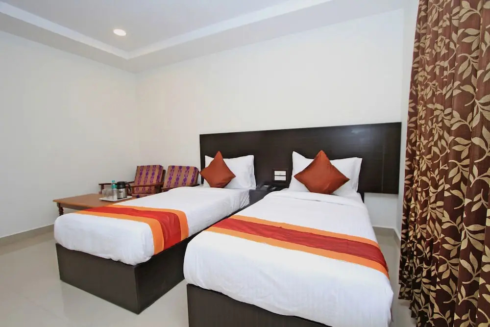 OYO 4733 Champion Residency