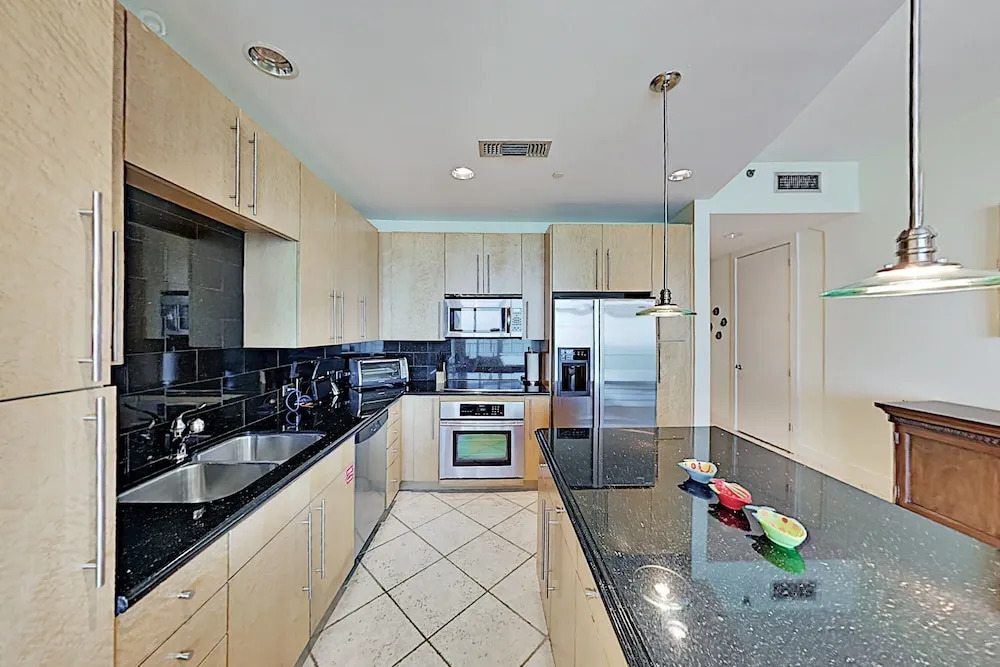 Luxury Sapphire With Gulf Views 3 Bedroom Condo
