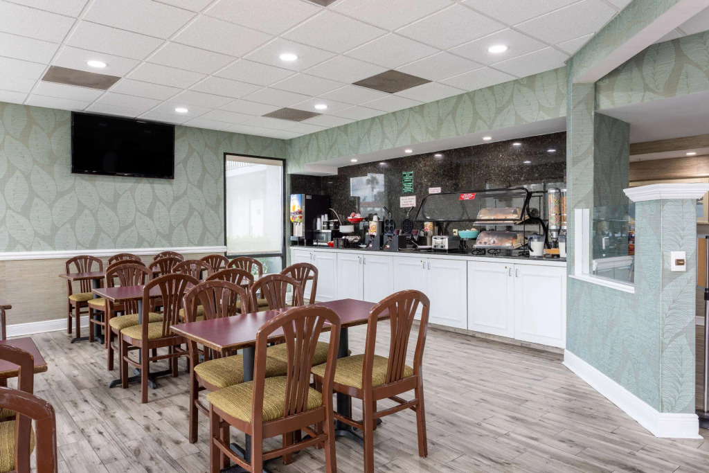 Ramada by Wyndham Altamonte Springs Near I-4