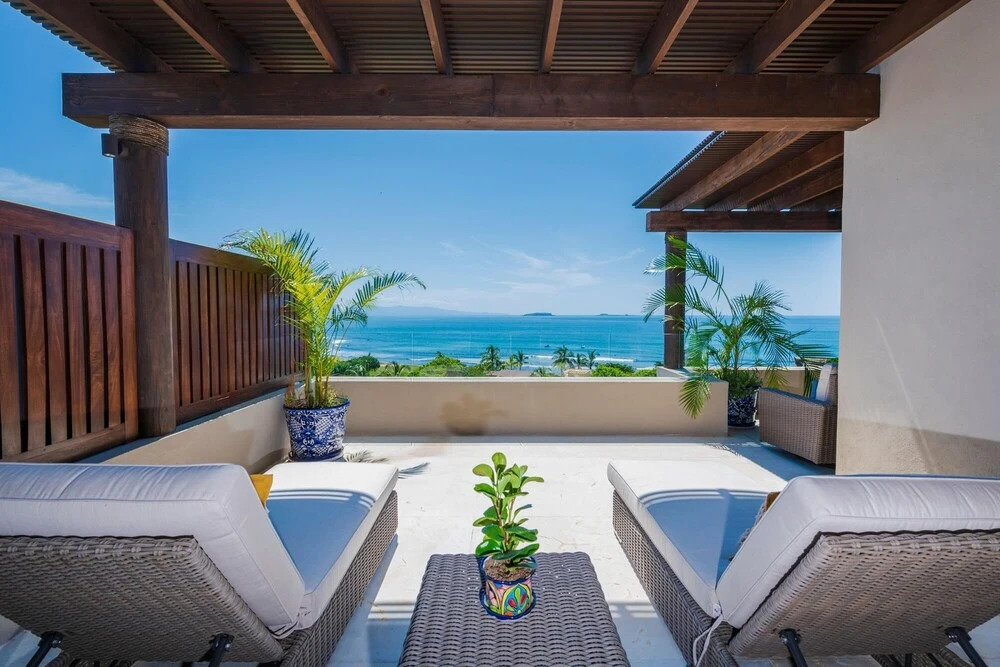 Sunny Vacation Villa 83