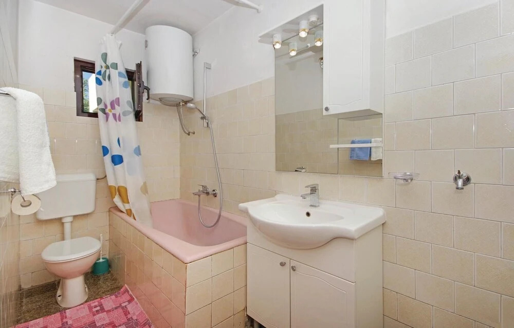 Awesome Home in Sucuraj With Wifi and 2 Bedrooms