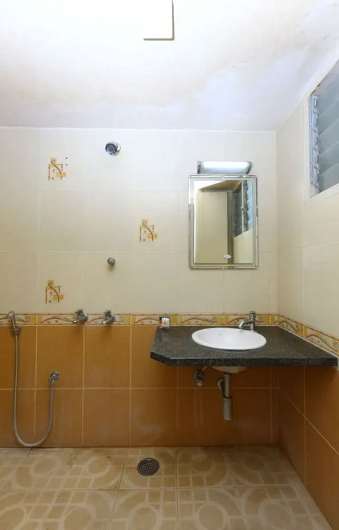 OYO 5319 Hotel Navaratna
