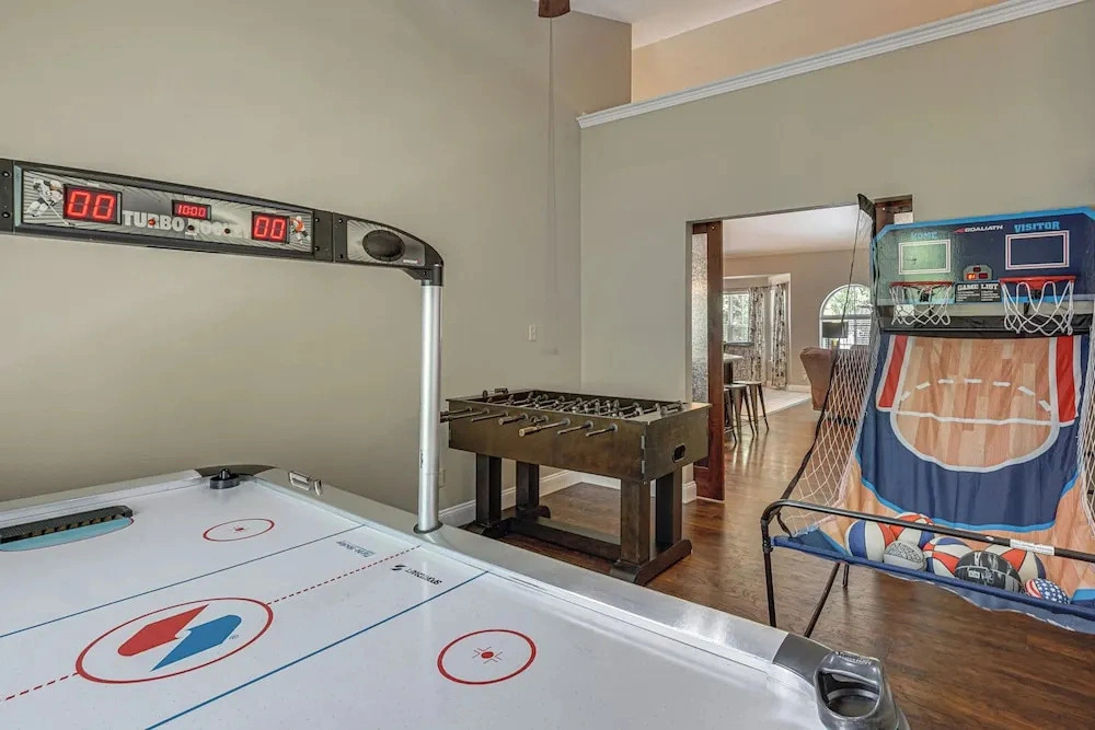 Hot Tub, Game Room! Ozarks Family Retreat By Lake