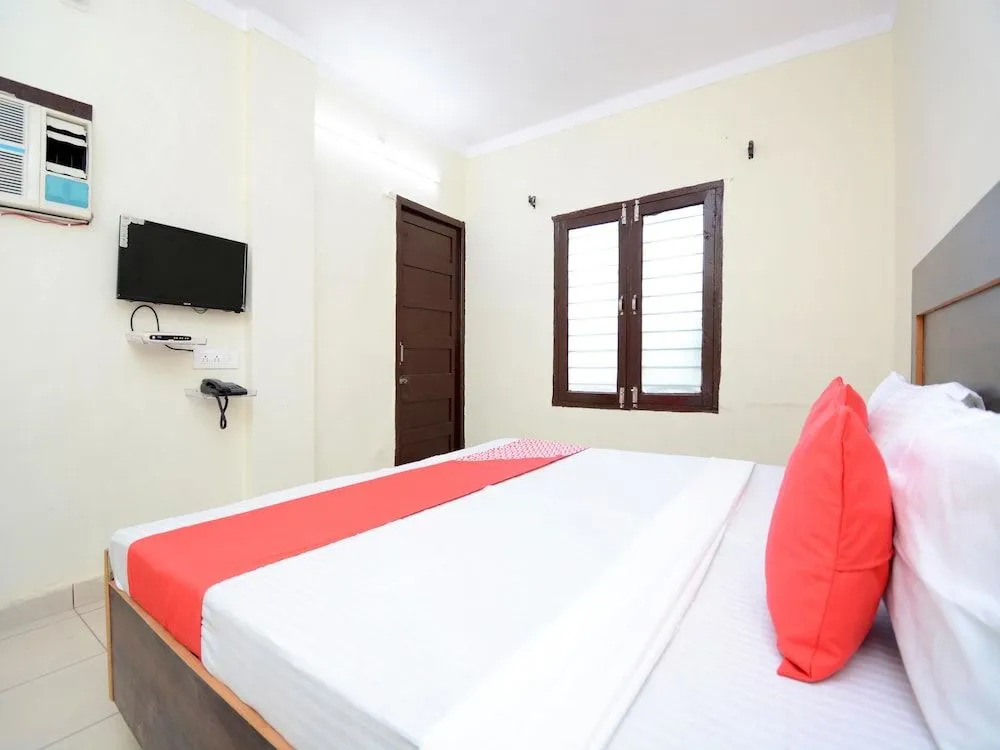 Oyo 30943 Hotel Tourist