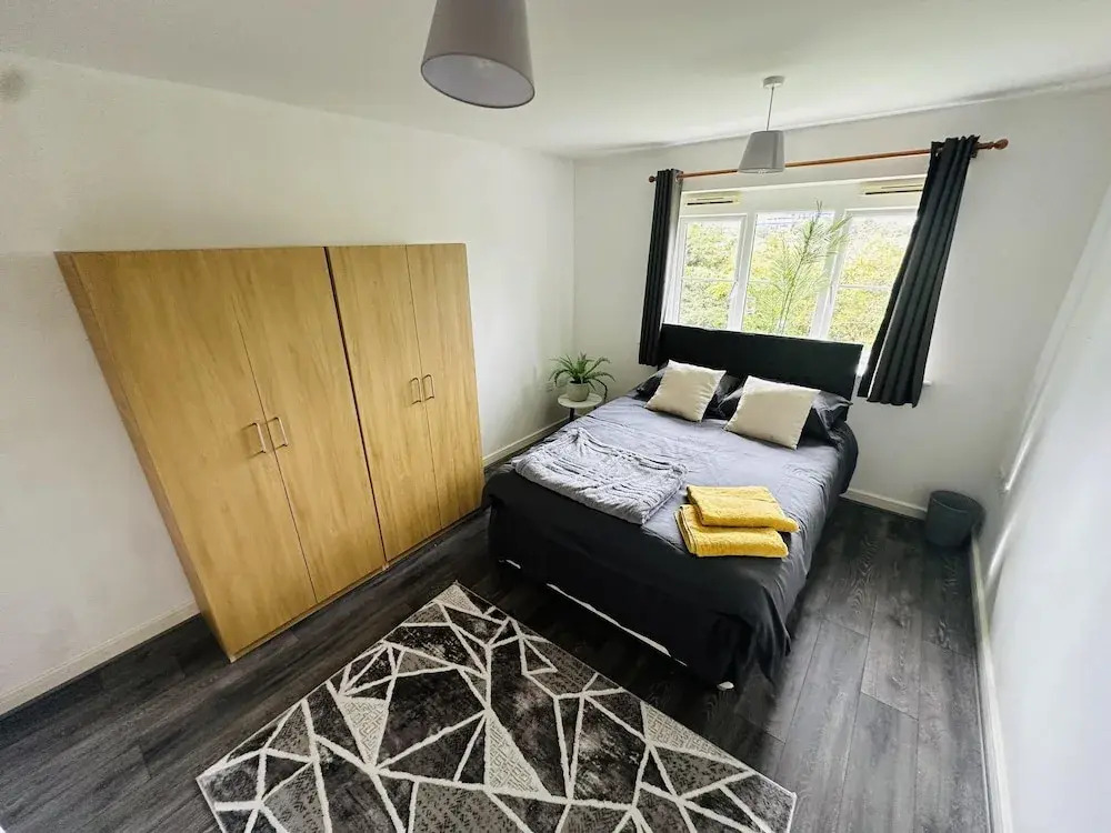 Two Bedroom Chic Apart,heathrow With Wifi & Sky tv