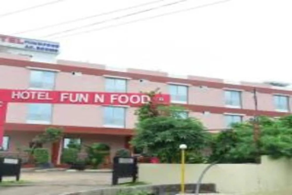 Hotel Fun N Food