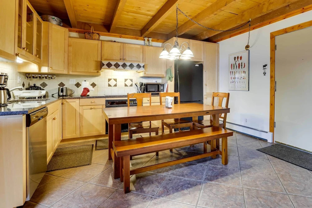 Silverthorne Condo W/pool Access - Shuttle to Town