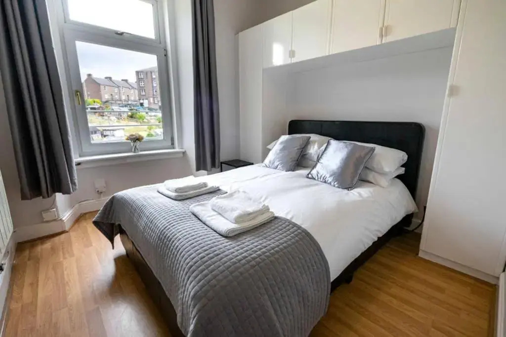 ☆ Bright, Modern West-End Apartment ☆
