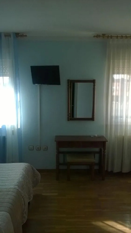 Hostal ** EC León