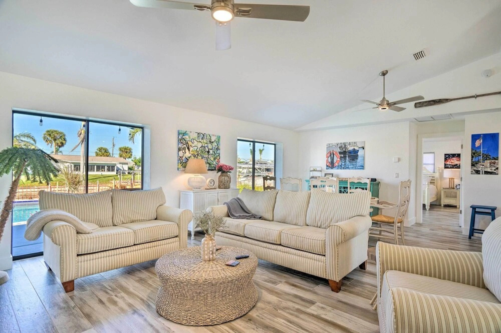 Swim, Fish & Boat: Beachy Home in Cape Coral!