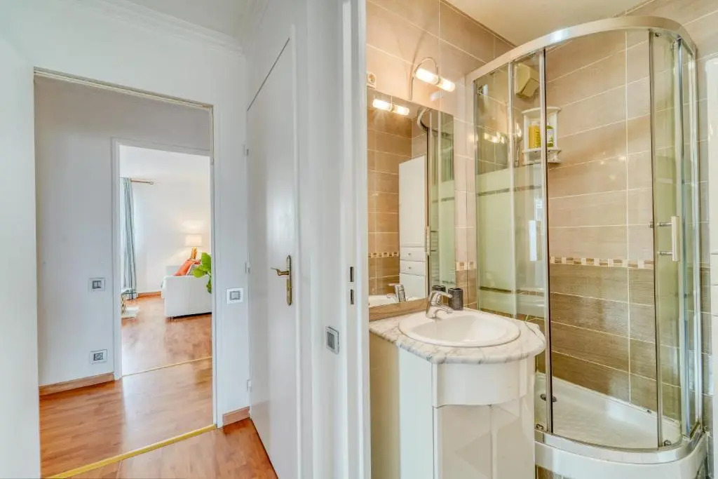Chic and spacious apart with parking