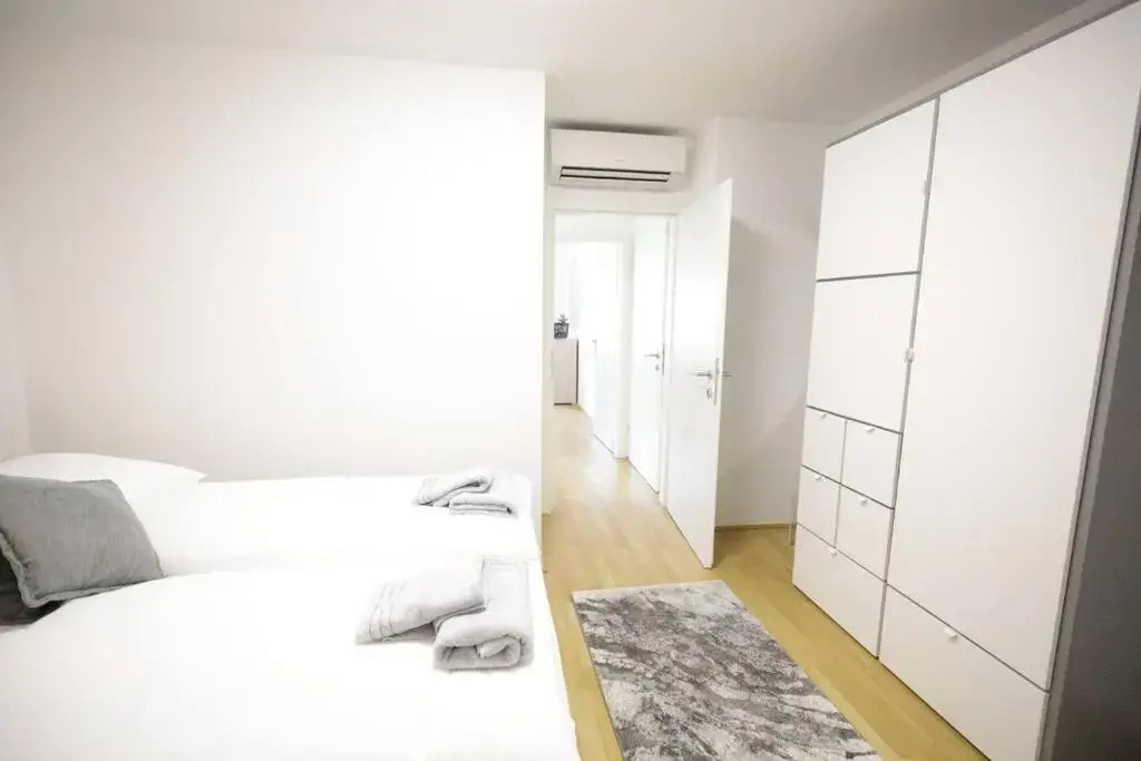 Charming Flat & Balcony near CentralStation Apt15