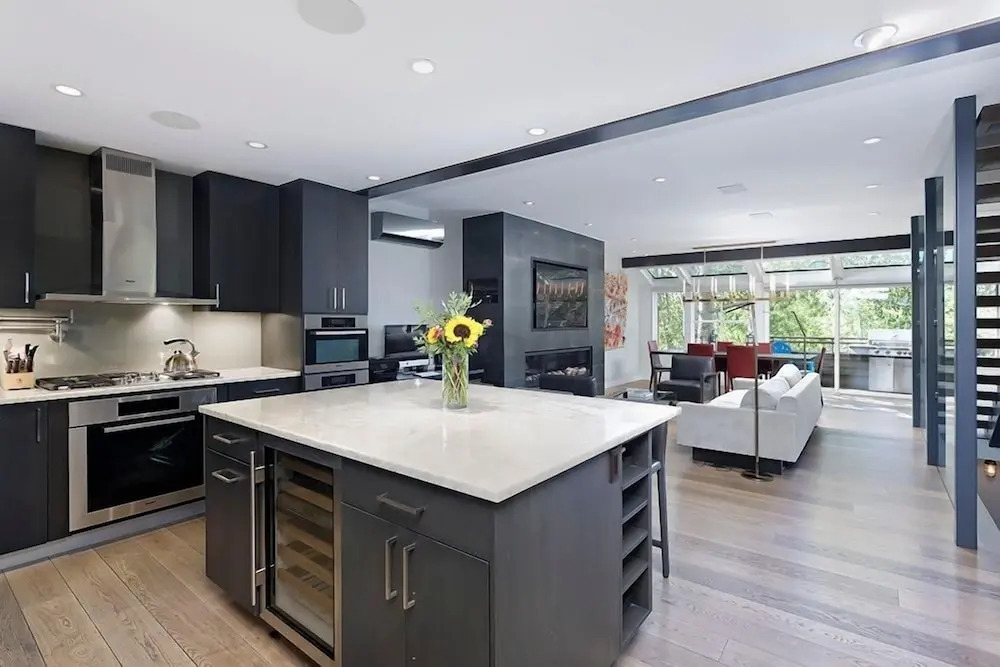 New Listing! West End Jewel - Steps to bus to 4 ski areas!(4860 3 Bedroom Condo by RedAwning
