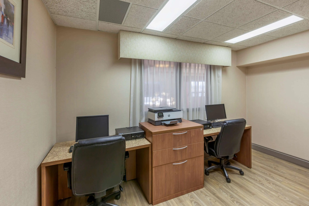 Best Western Plus Burlington Inn & Suites
