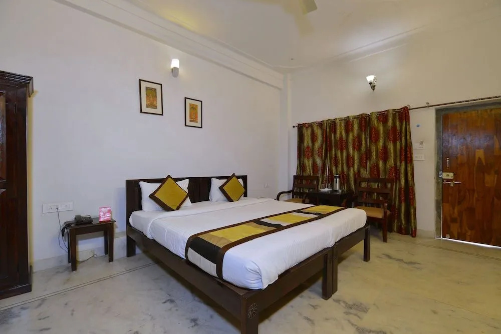Chandra Prakash Hotel