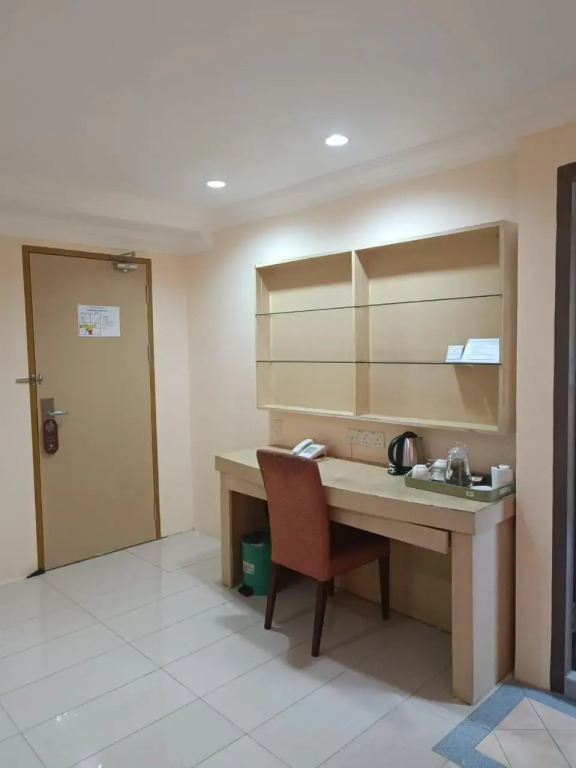 HOTEL AMBASSADOR 2