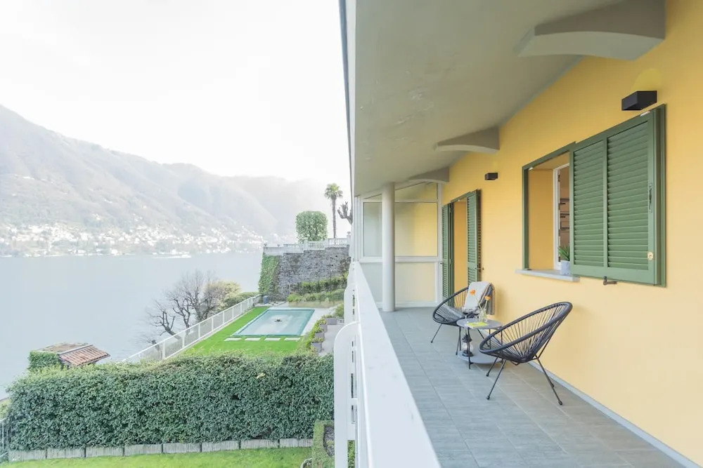 On the Lake - Private Garden Parking