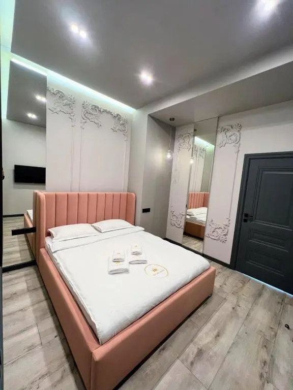 Royal apartment on Gorodotska 33 street