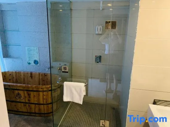 Yicheng Lanbowan Hotspring Holiday Hotel