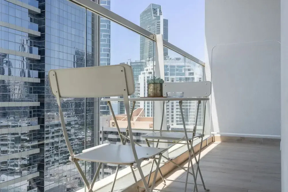 Modern 1-bed With Partial Sea Marina View