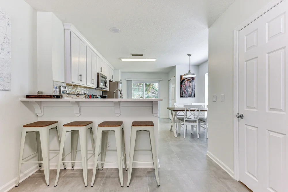 Fernandina Beach Townhome, Steps to Public Beach