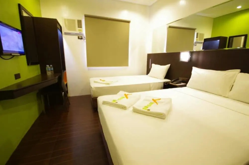 Yhotel