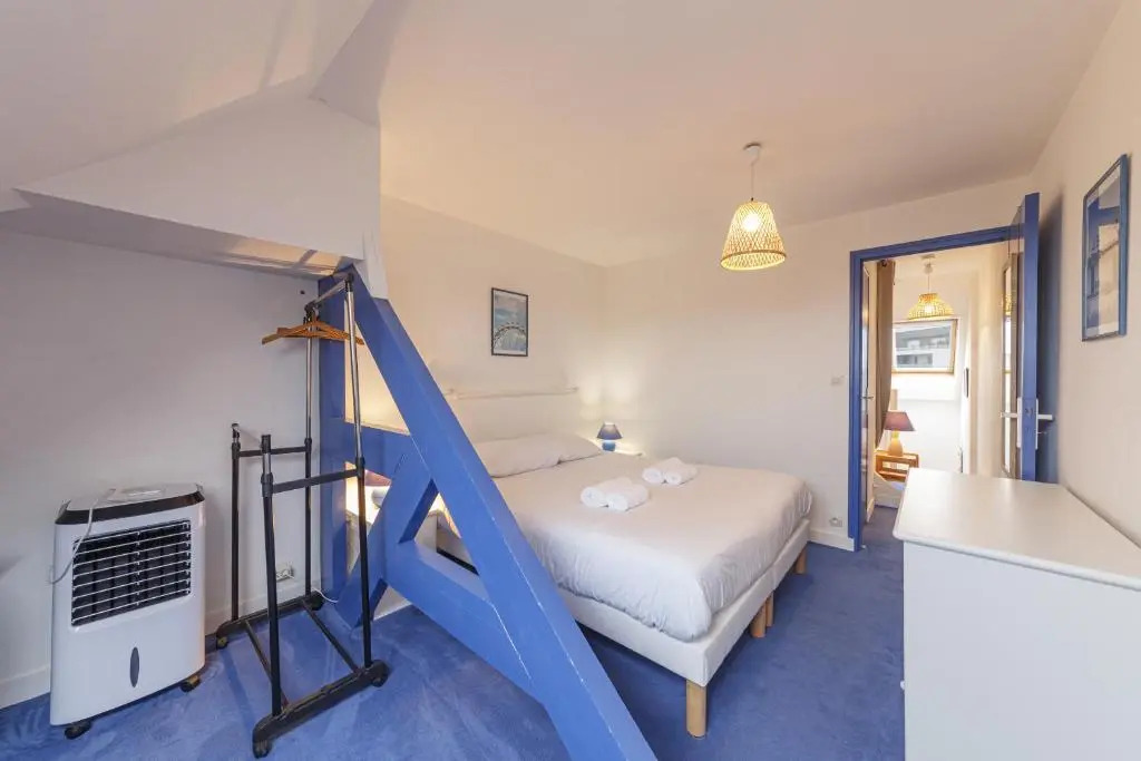 Appartement vue sur le port avec piscine commune