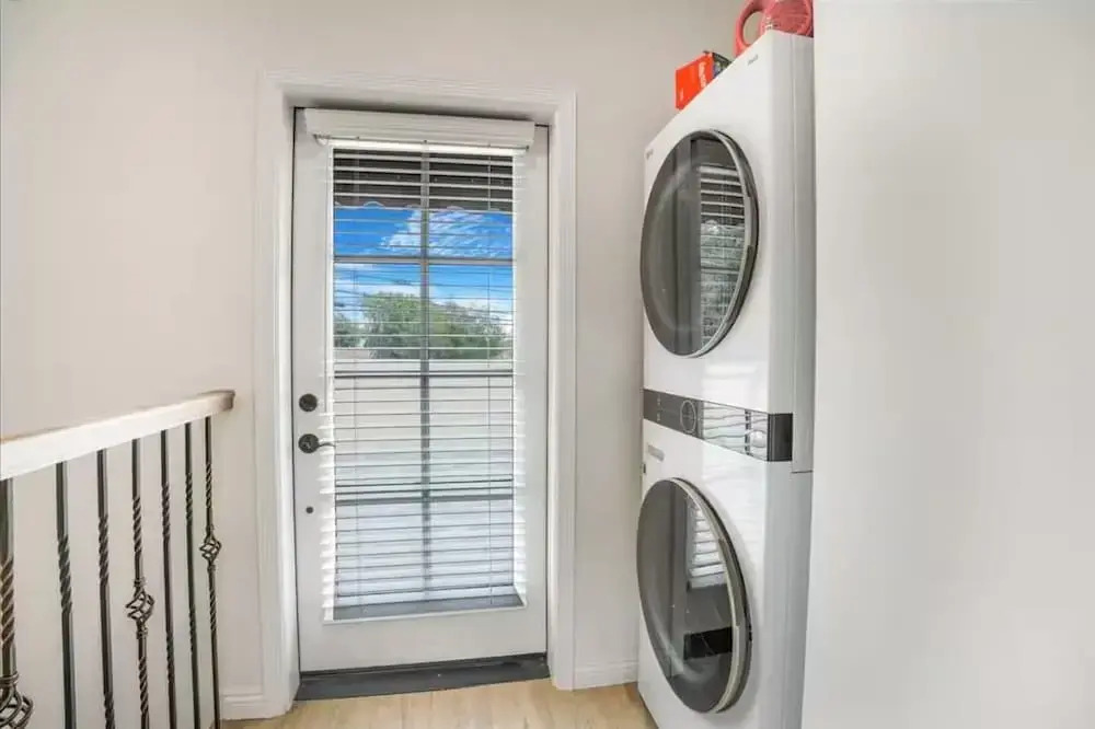 Newly Built Pasadena Retreat Parking Great Location