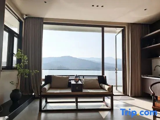 Mulan Lake View Villa: See Mountains & Gaze at Sea