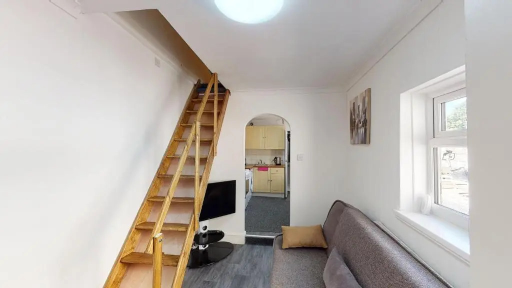 J Kyns Exclusive Apartment