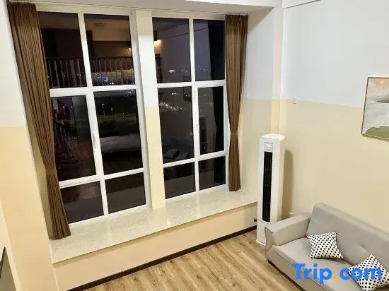 Kaishang LOFT · Duplex Audio-Visual Homestay (Yantai Zhifu Station)