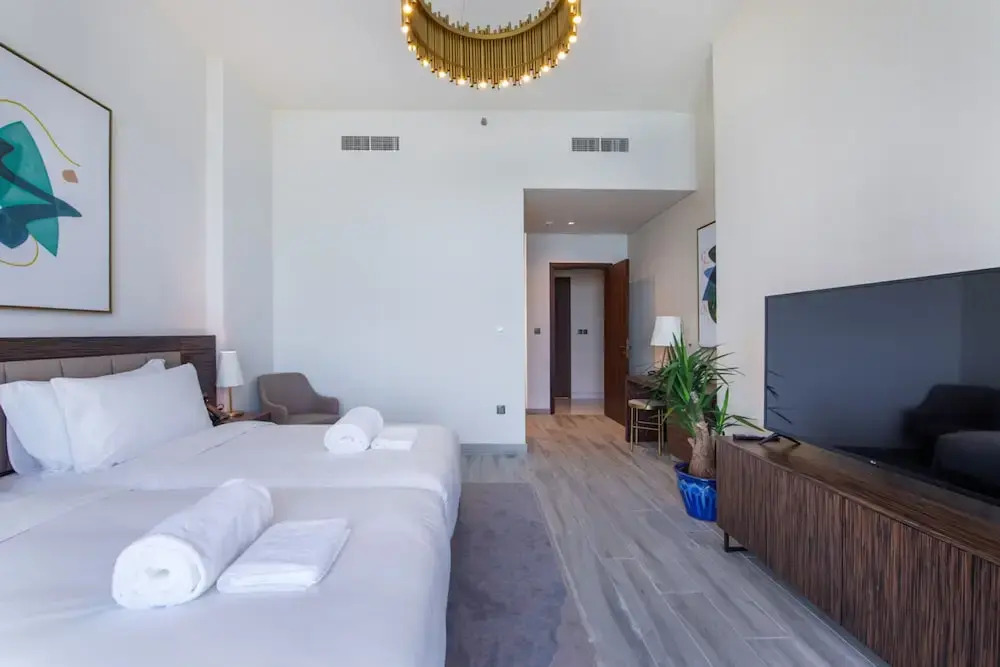 Maison Privee - Chic Coastal Escape w/ Sea Views on Palm Entry