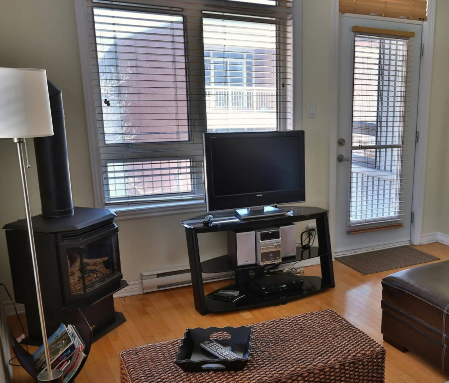 ApartHotelMontreal by Les Terrasses Saint Urbain 2225I2
